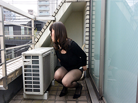 「こんなところでゴメンなさい…。でも、もう我慢出来なかったの…」 トイレが故障で使えず膀胱限界の放尿婦人36人 サンプル動画サムネイル